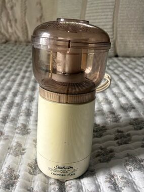 Sunbeam Chopper Plus in Cream with Smoke Hopper